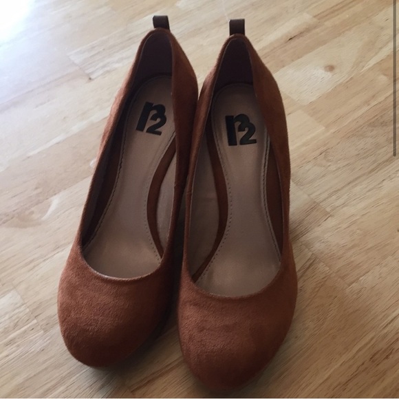 Women’s R2 platform Size 6 - Picture 2 of 4